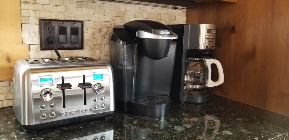 Kuerig, Mr Coffee and large toaster