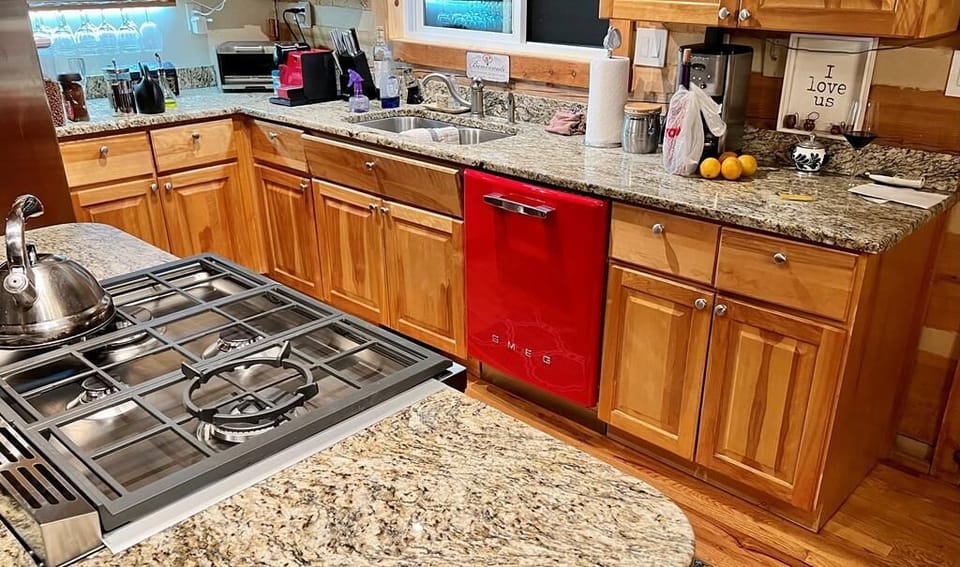 Kitchen--- Brand New Appliances, 2022