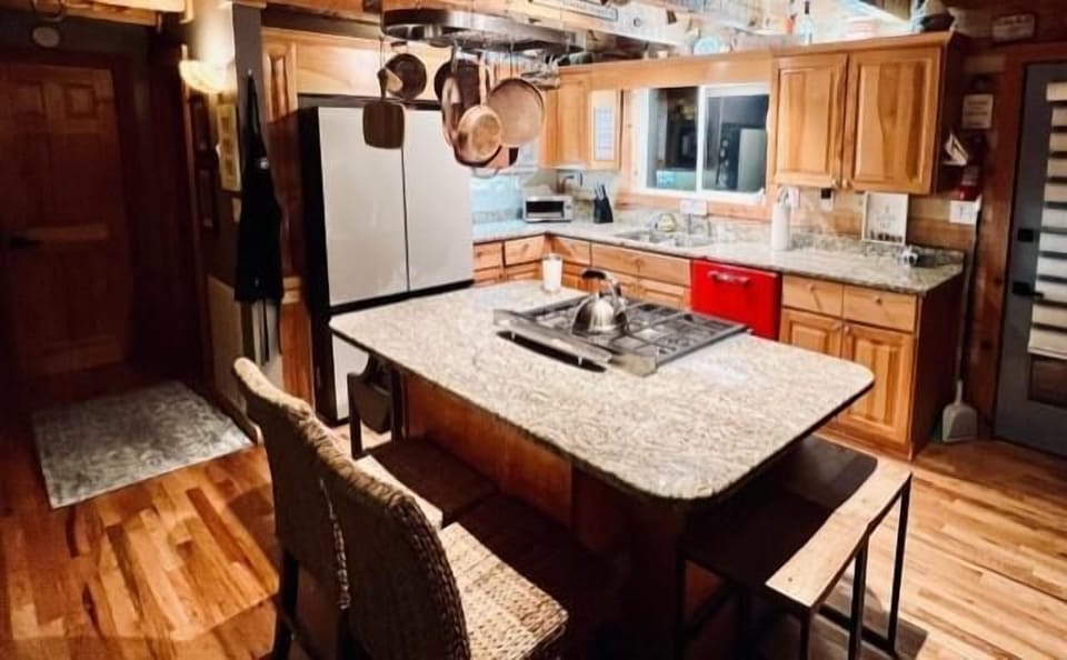 Kitchen--- Granite Countertops, Updated Appliances