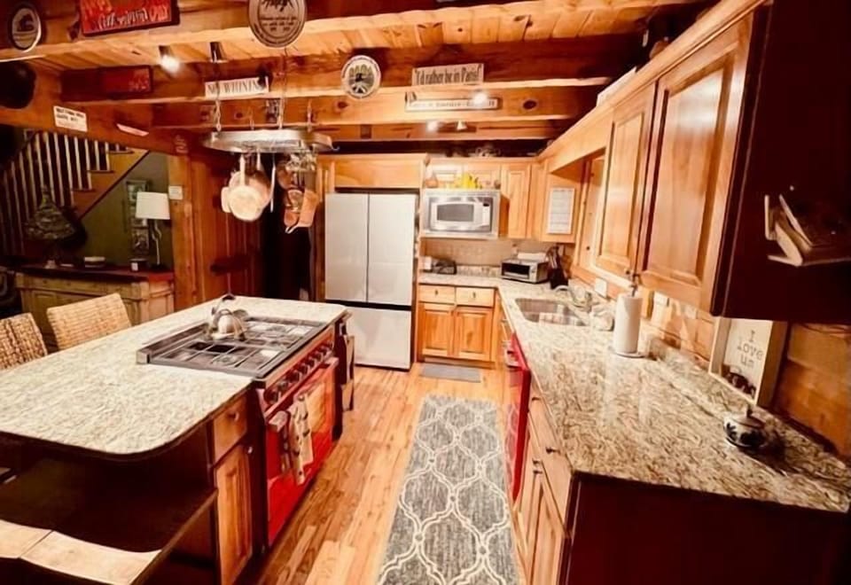 Kitchen--- Granite Countertops, Updated Appliances