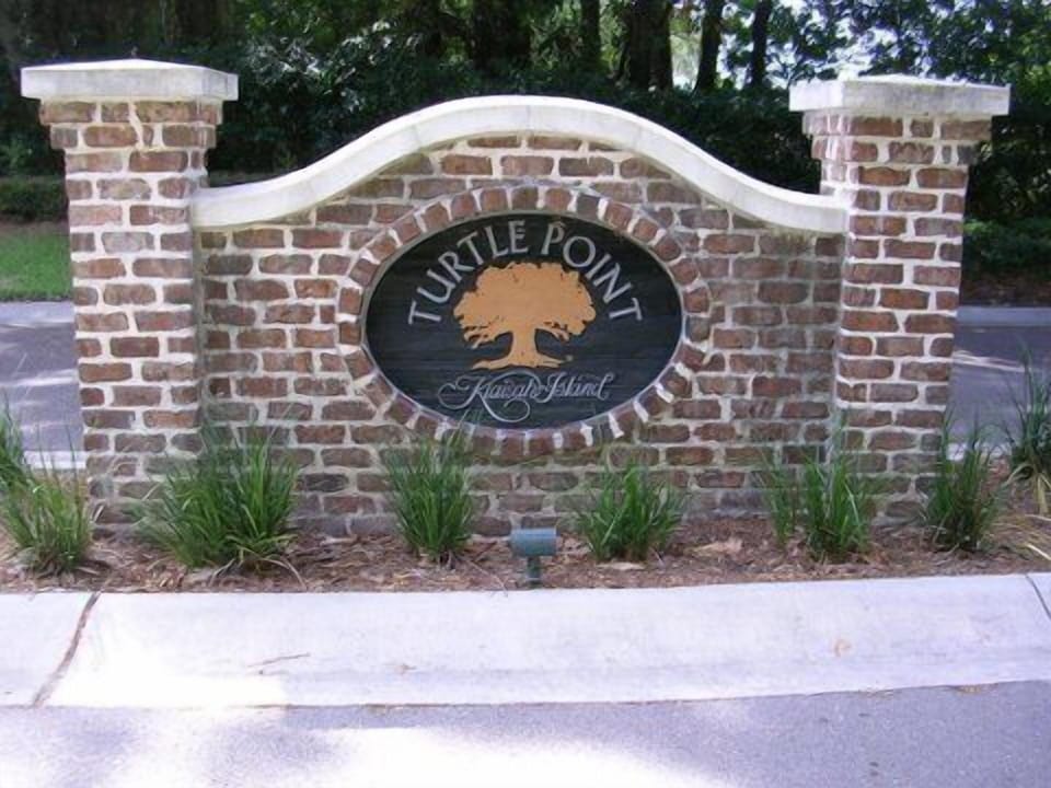TURTLE POINT GOLF - TEN MINUTE WALK
