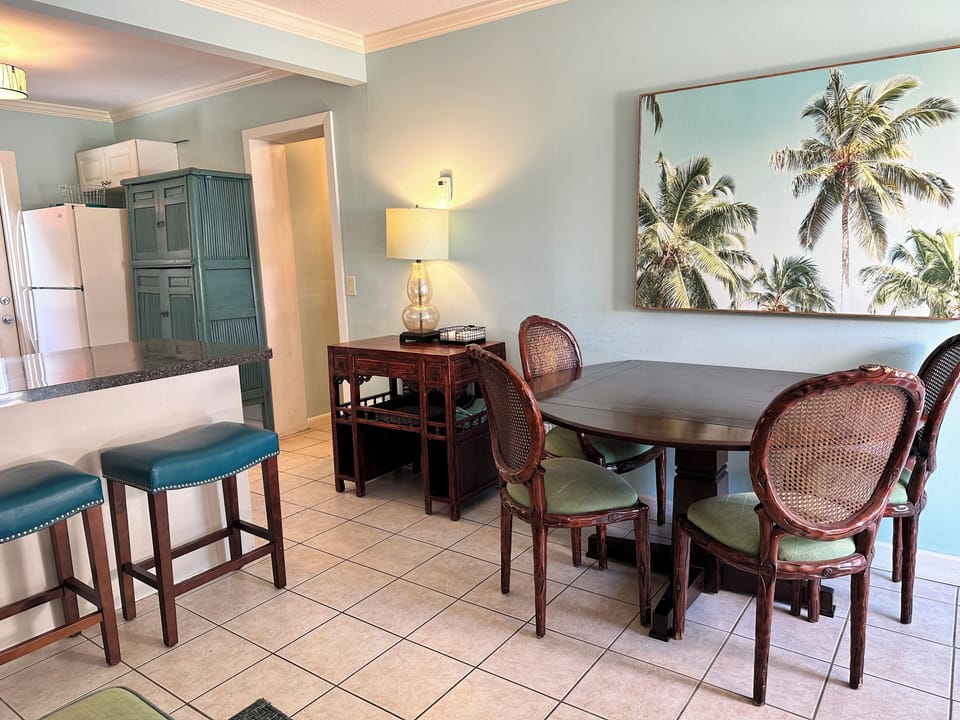 Good size kitchen dining area, great for hanging around with friends and family.