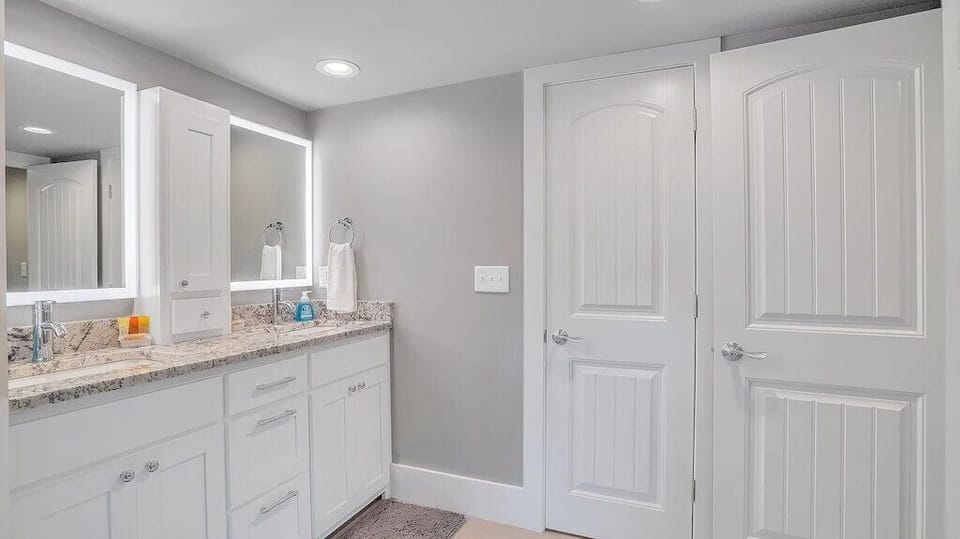 Luxury lighting vanities in bathroom