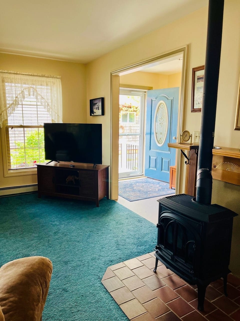 Living room has a small gas fireplace for t chilly nights and a large screen TV.