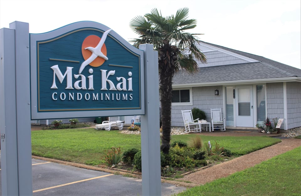 Beachcomber condo is located at quaint "Mai Kai Resort," in quiet north end.