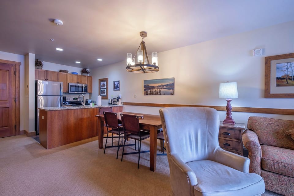 Dining & Kitchen area (everything for the dining table included in the unit)