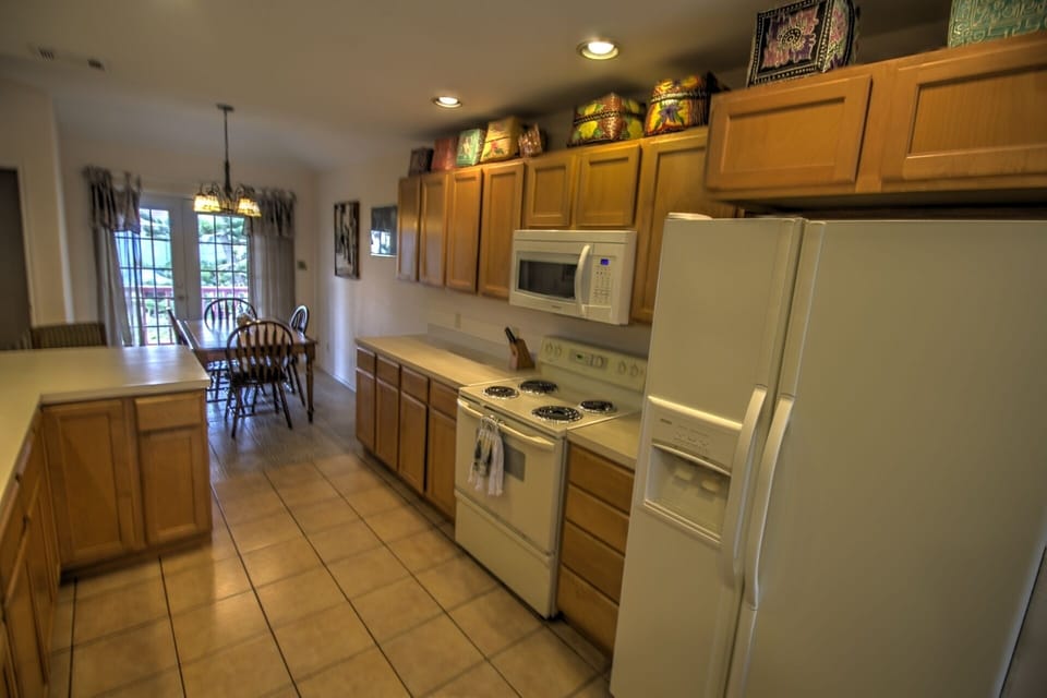 kitchen & dining area