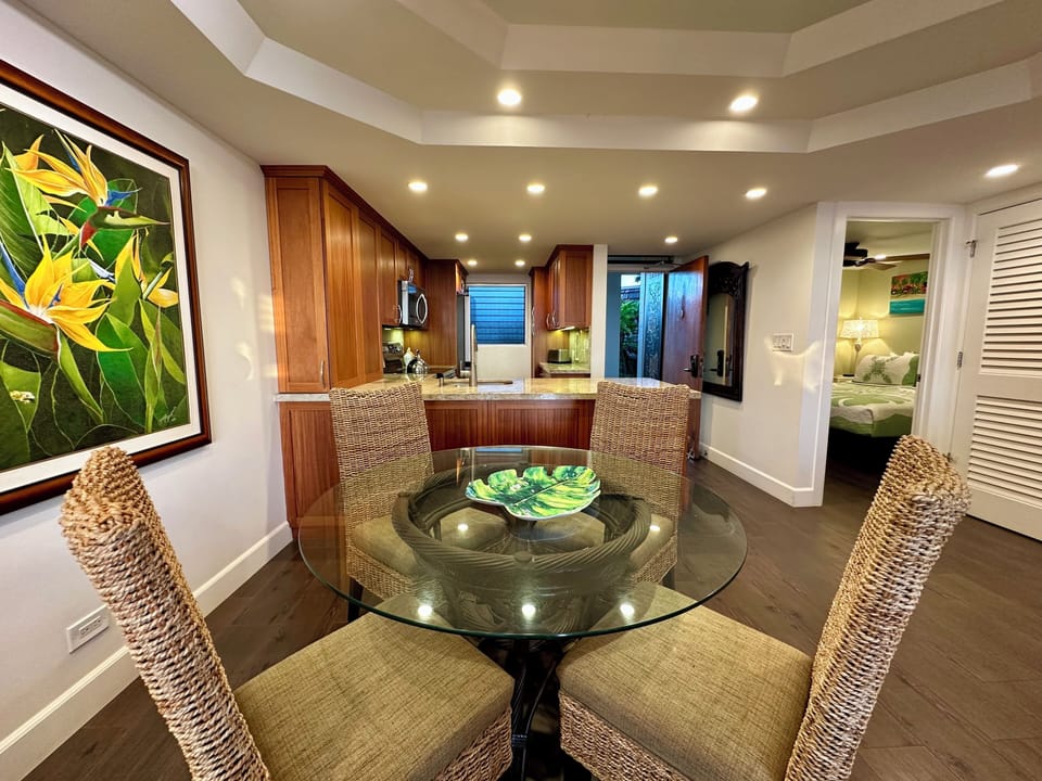 Living area, indoor dining