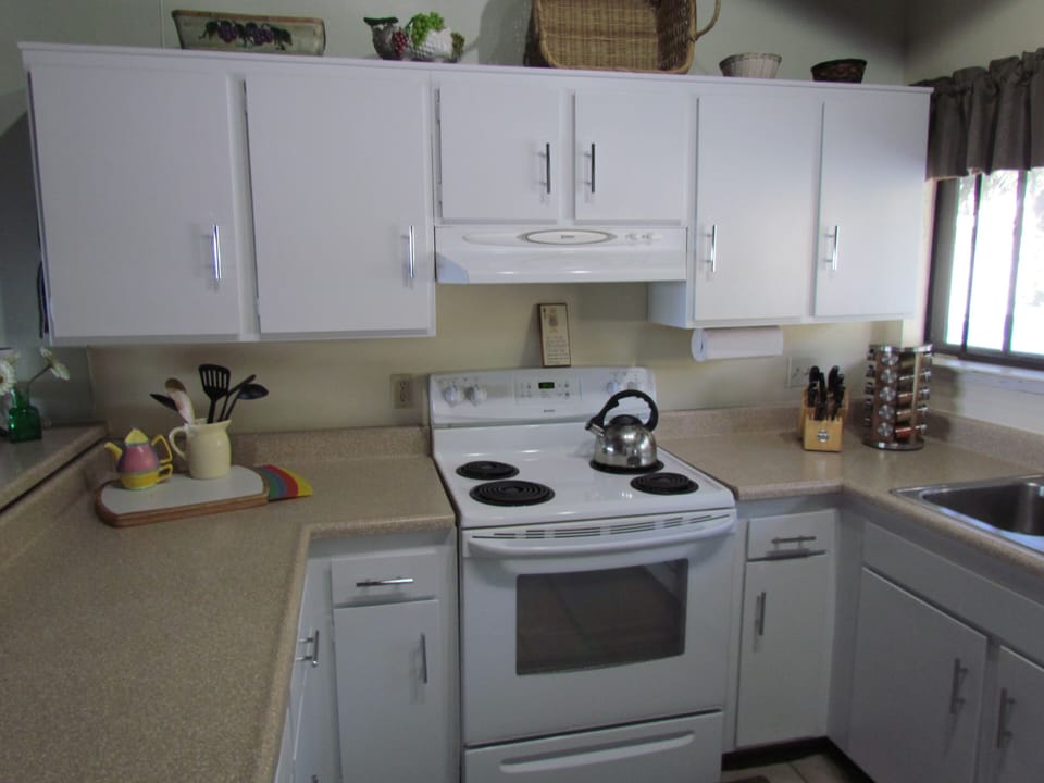 Fully Stocked Kitchen.