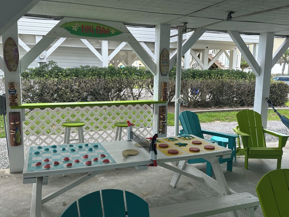 Outdoor Tiki Bar & Table Games!!