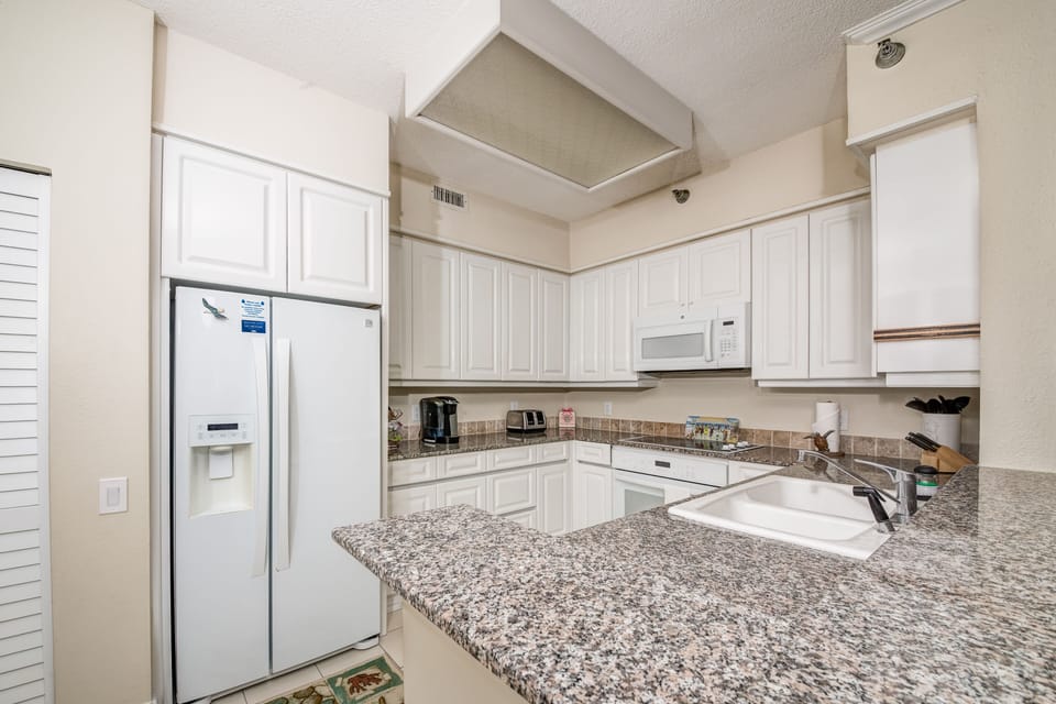 Fully equipped kitchen.