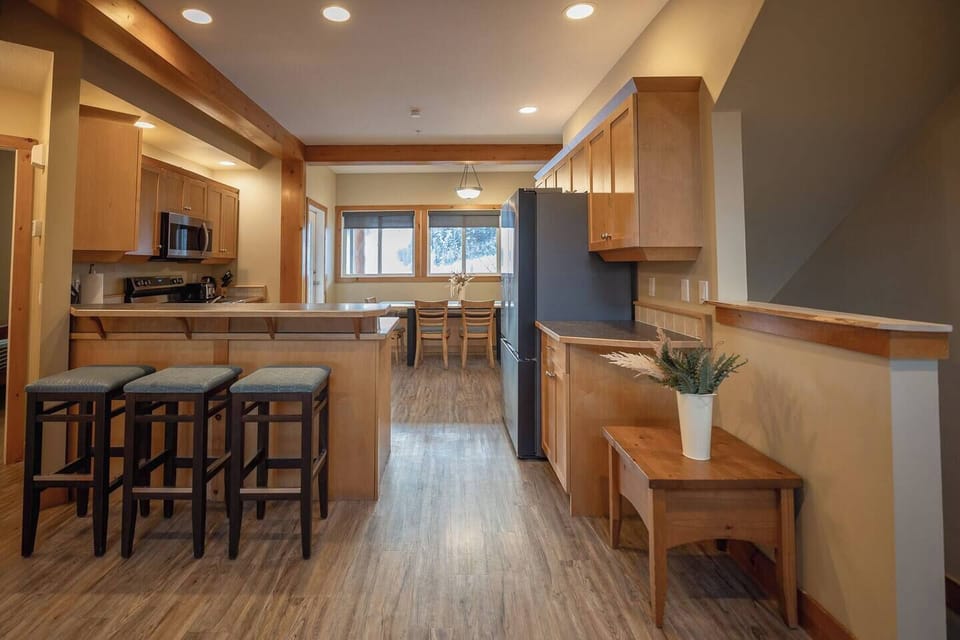 Straight shot from dining table to back deck with hot tub. 