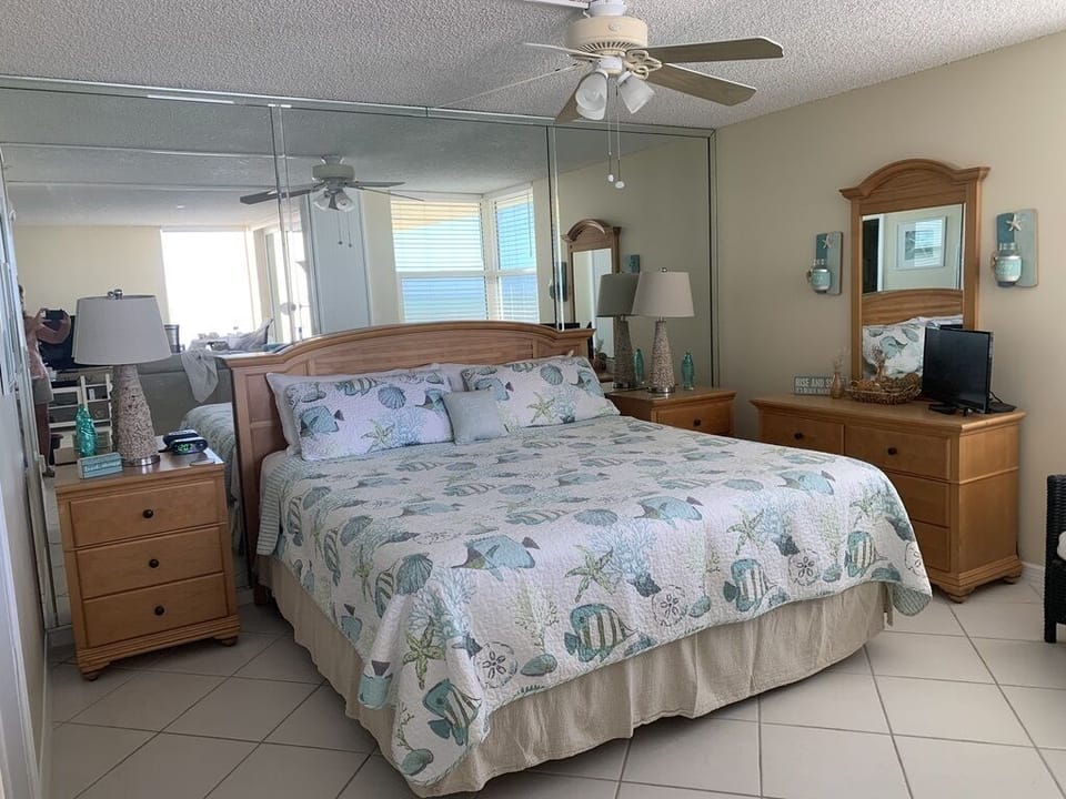 King sized bed; 2nd TV in bedroom (streaming only) 
