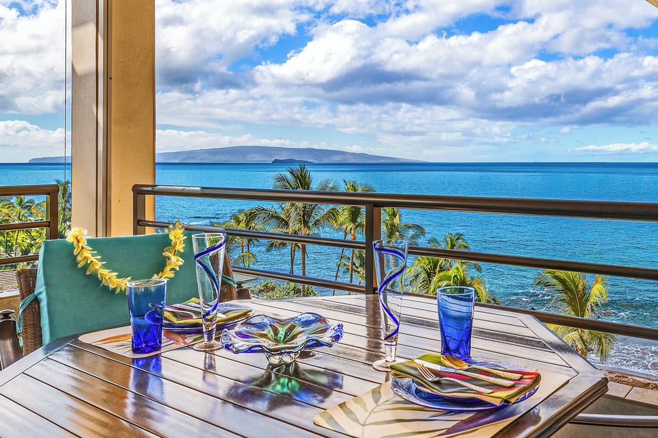 Oceanside dining: close direct ocean & beach vistas + lovely tableware options  