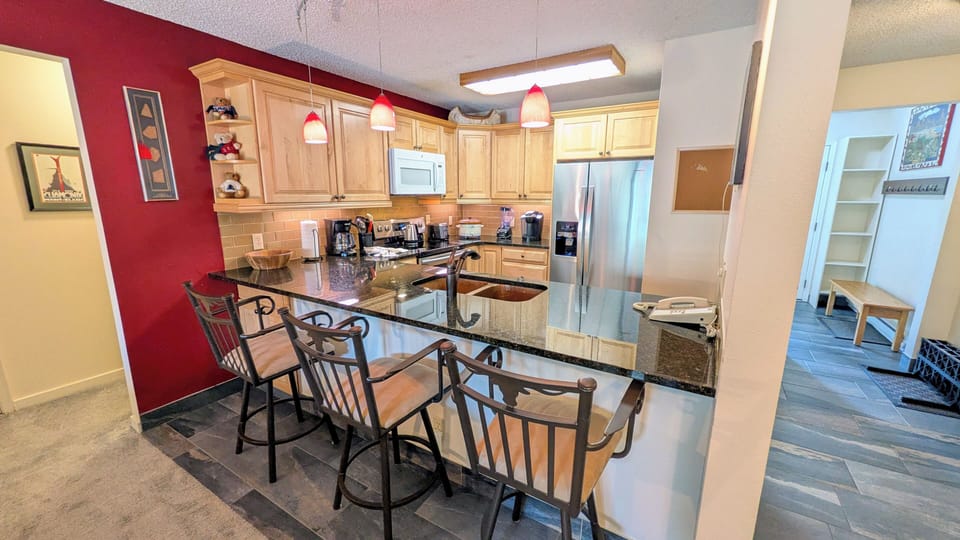 Beaver Creek West H-3 kitchen with breakfast bar