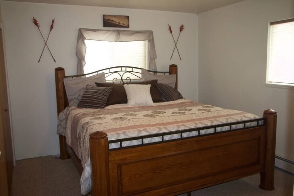 New, Cool Max Luxury Memory Foam King Bed (1)