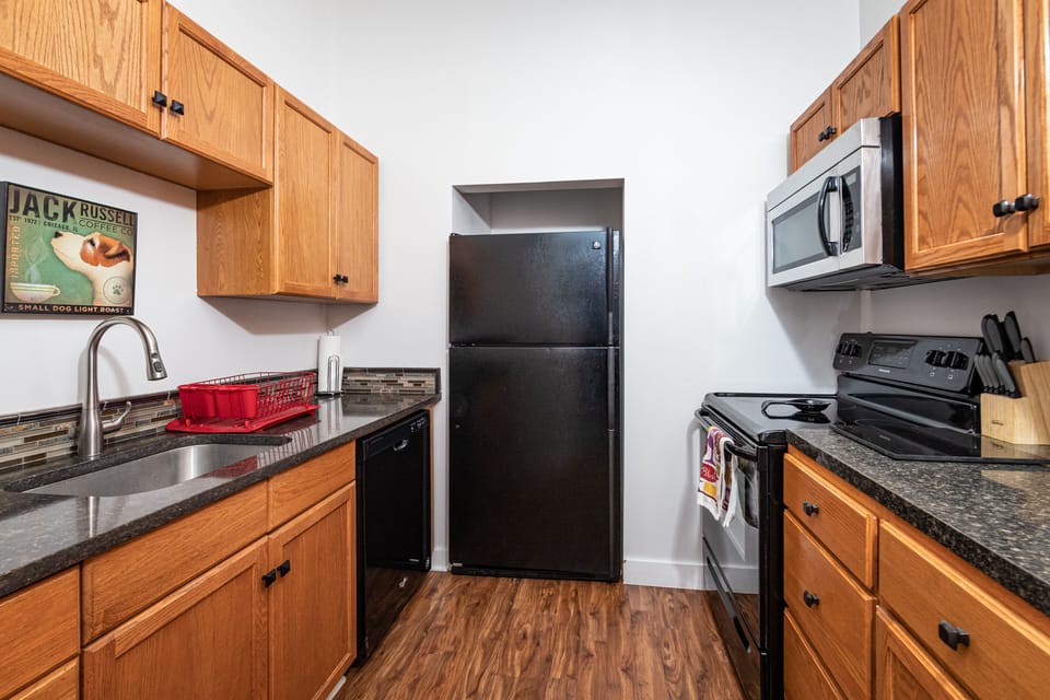 Fully Stocked Kitchen 