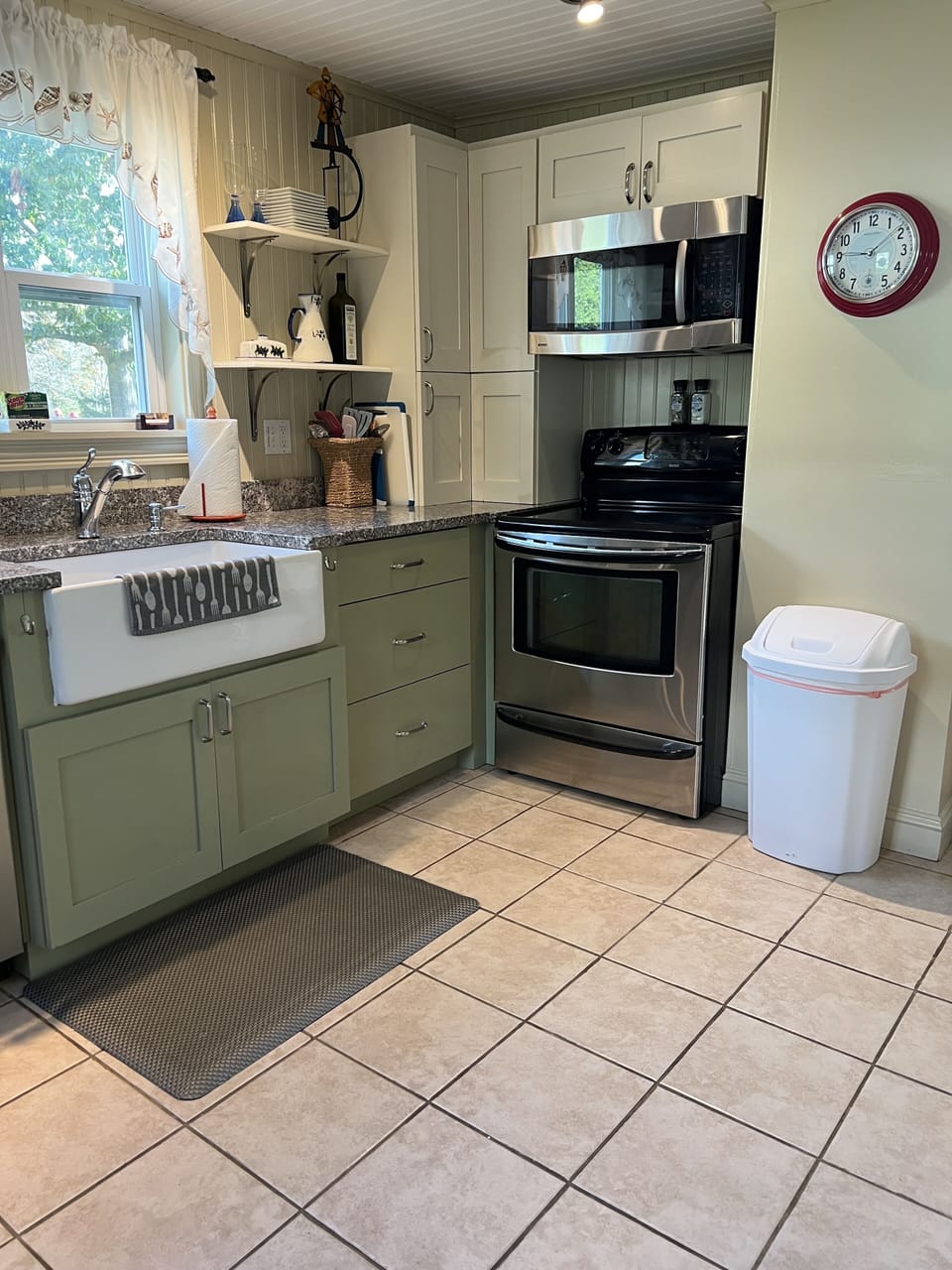 Fully appointed kitchen