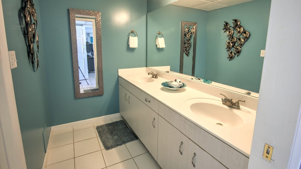 Second ensuite bathroom - separate room for vanity and shower/commode.