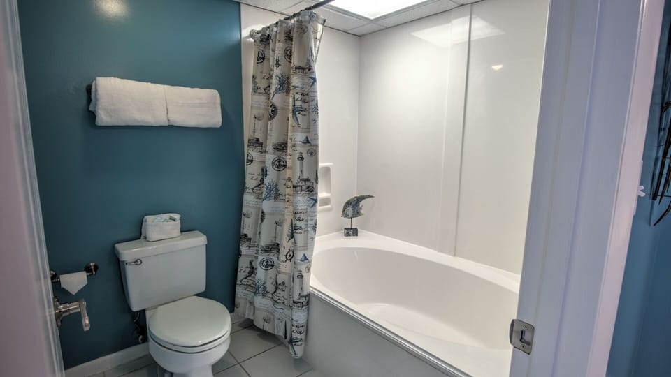 Second bathroom - garden tub/shower combo and lots of privacy!