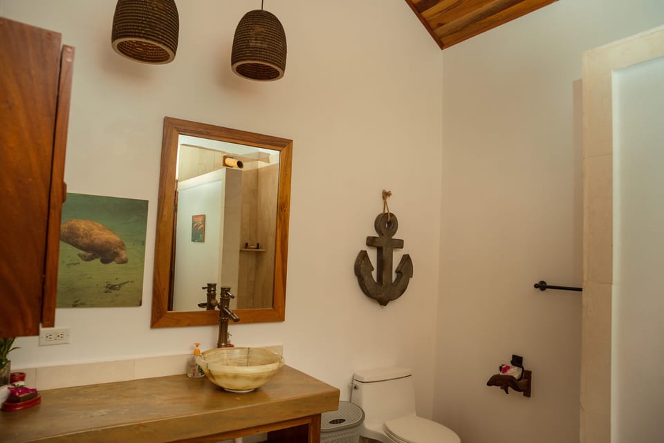"Manatee" Suite Bathroom