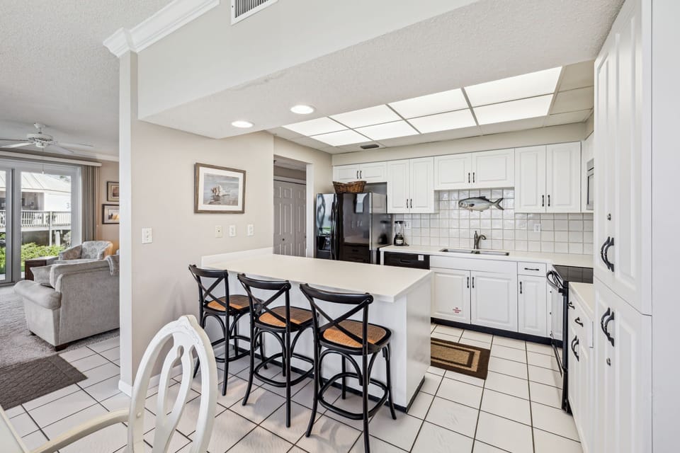 Well Lit & Spacious Kitchen