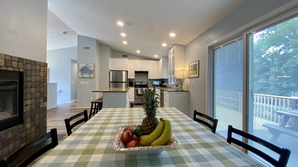 Dining room table off kitchen 