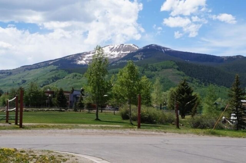 Park & volleyball court