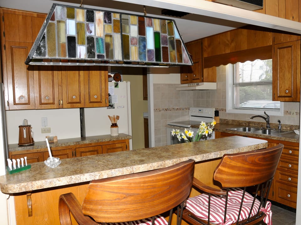 Kitchen with Breakfast Counter
