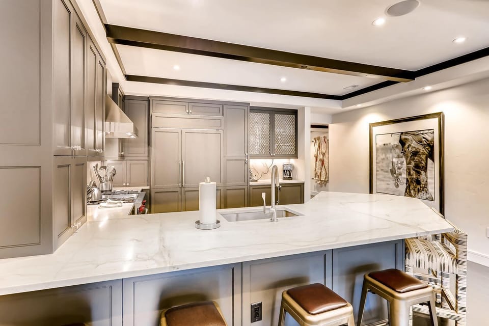 Counter dining