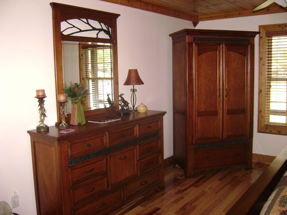 Downstairs Master bedroom with TV.