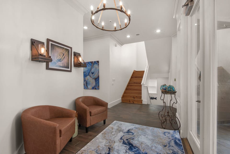 Level 2/main level entryway.  Make your initial entry here.  Access elevator.