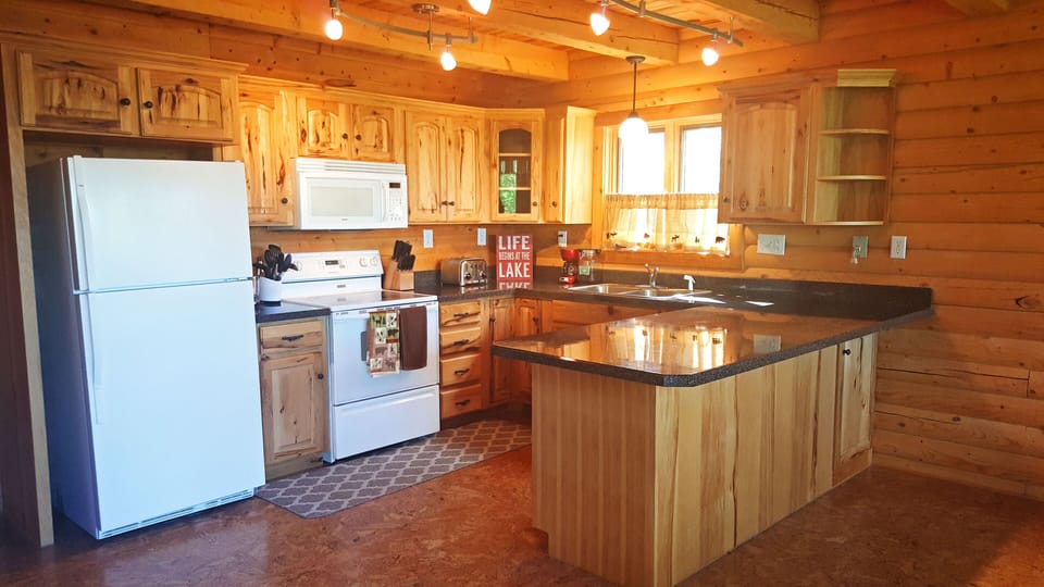 Modern, nicely equipped kitchen.  