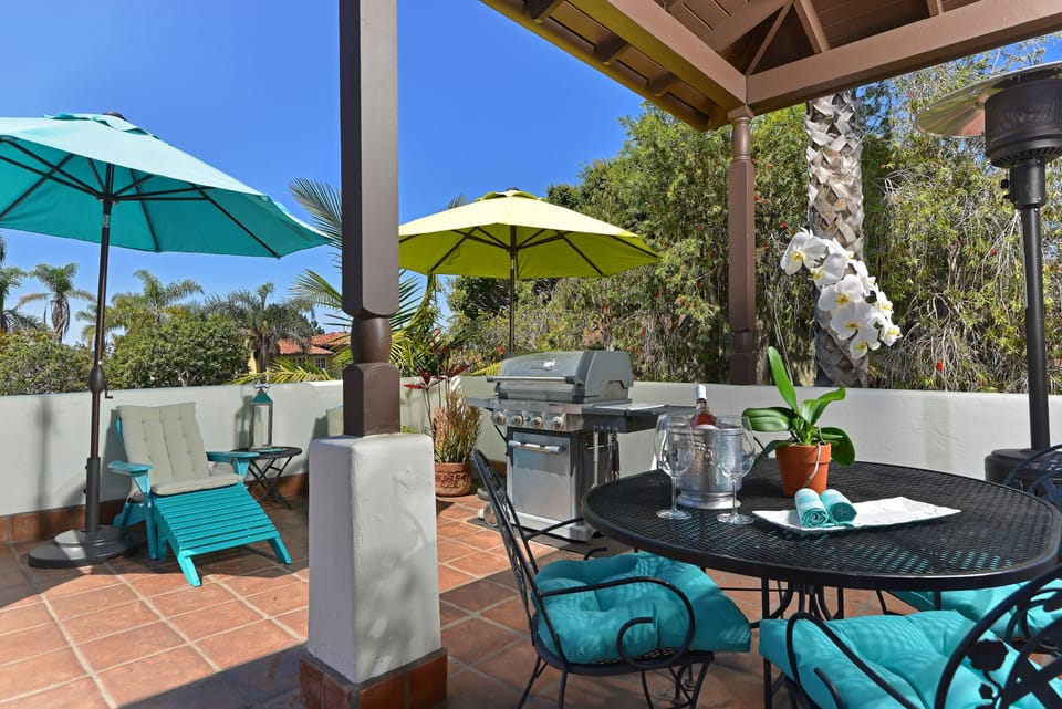 Al fresco dining.