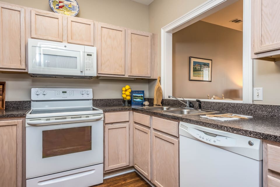 Nicely equipped kitchen with Full Size Fridge, Oven, Microwave, Dishwasher
