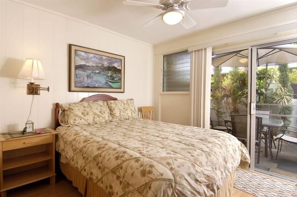 Second bedroom also with queen size bed and access to outdoor patio.