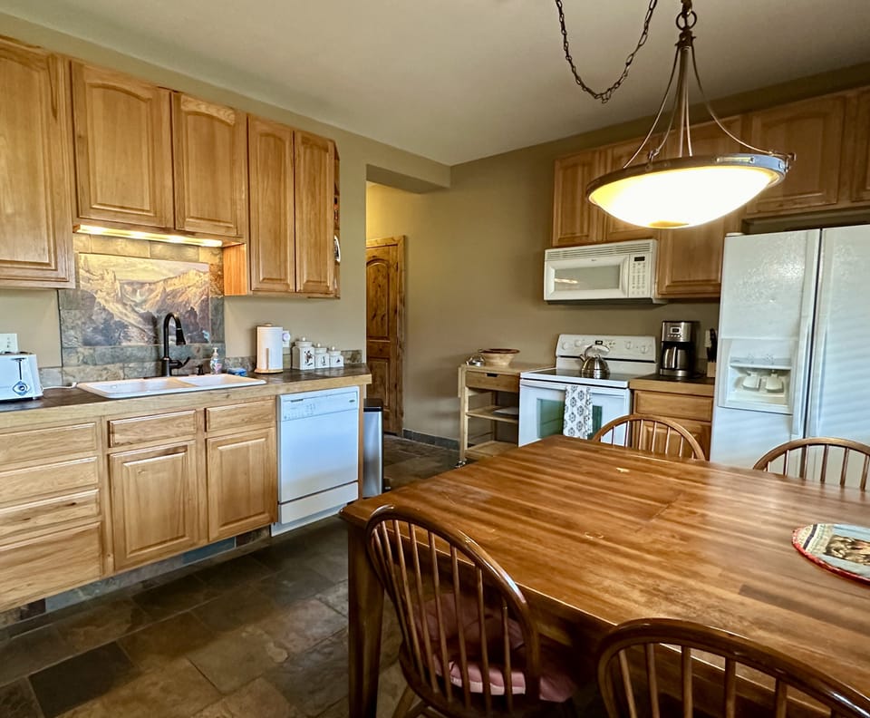 Kitchen/Dining 