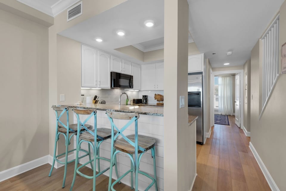 Kitchen seating area