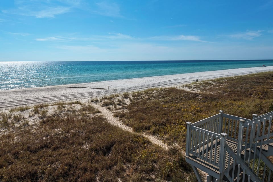 Path leading from this condo to the extremely private beach (NO crowds). 