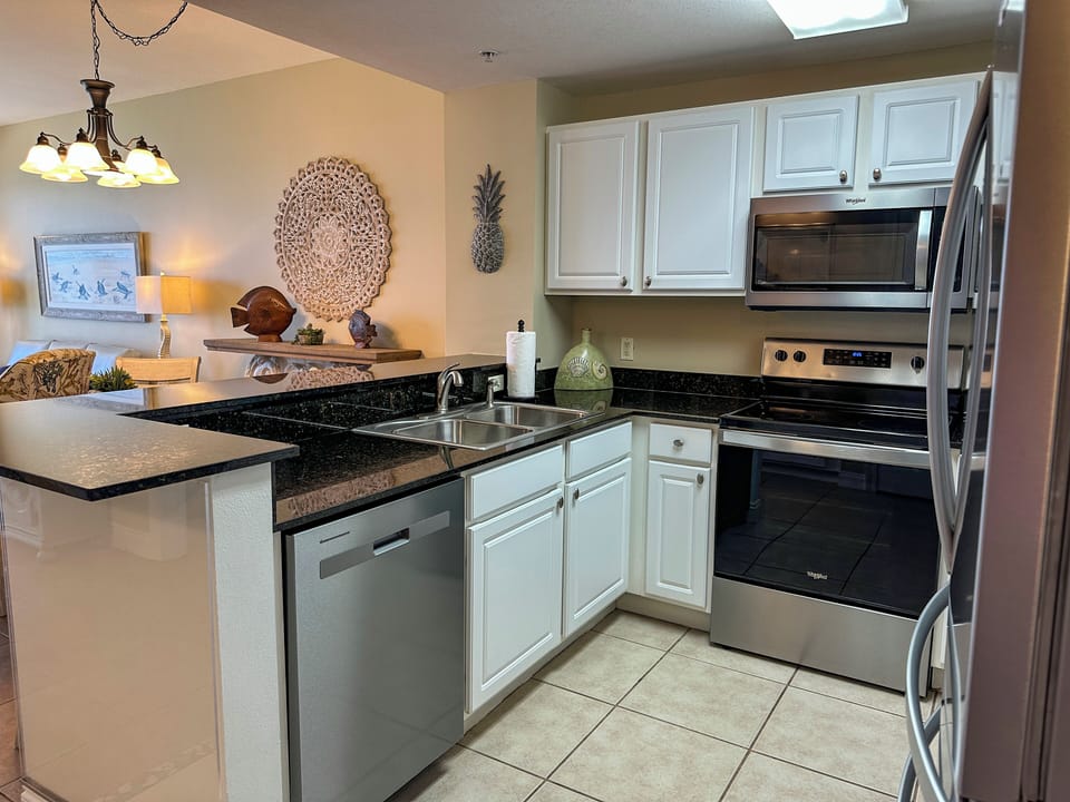 Fully equipped kitchen with new stainless appliances & all kitchen essentials