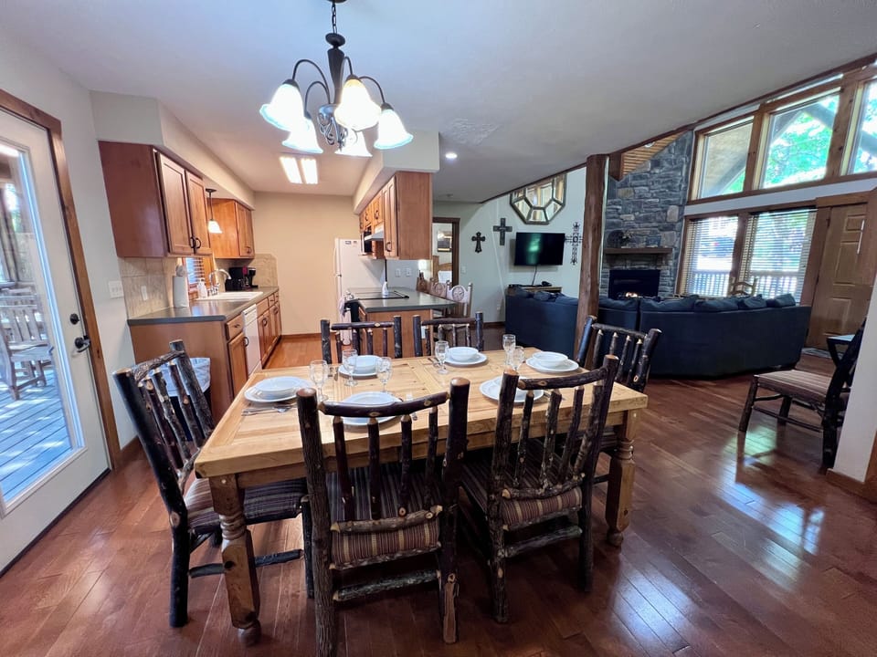 Dining for 6 plus 2 extra log chairs. Extra seating at island