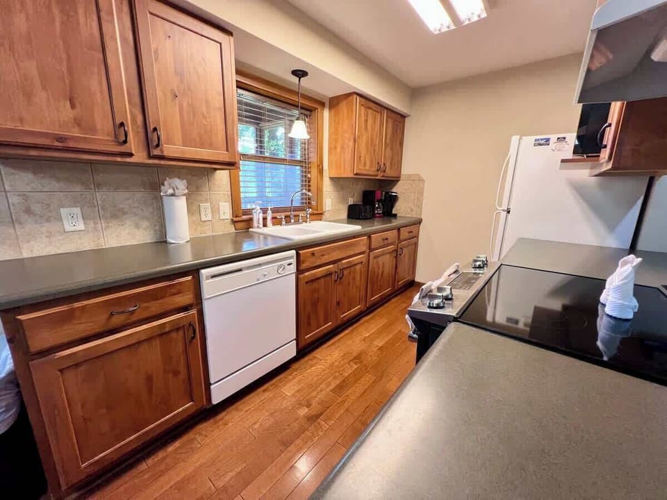 Full kitchen