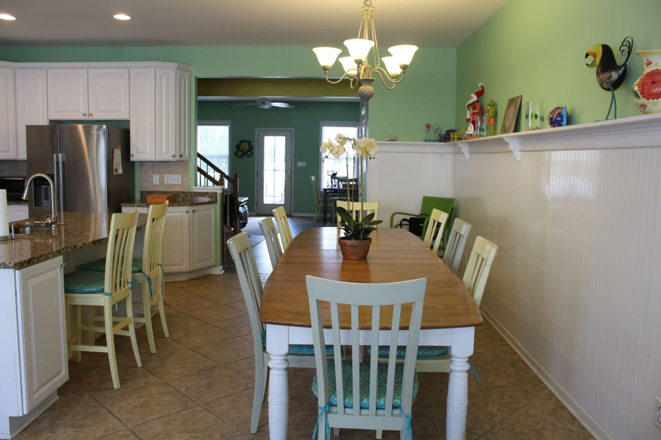 Dining room area- seating for 14