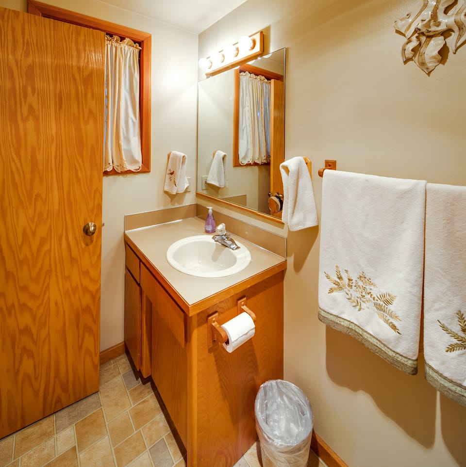 DOWNSTAIRS BATHROOM
