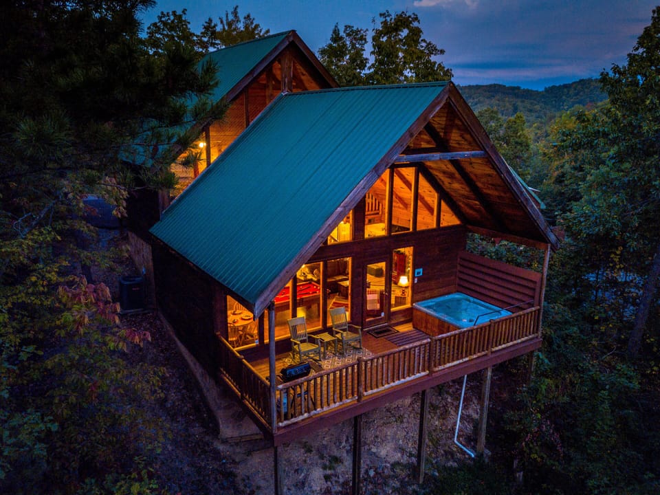 Pigeon Forge Secluded Cabin "A Walk in the Clouds" 