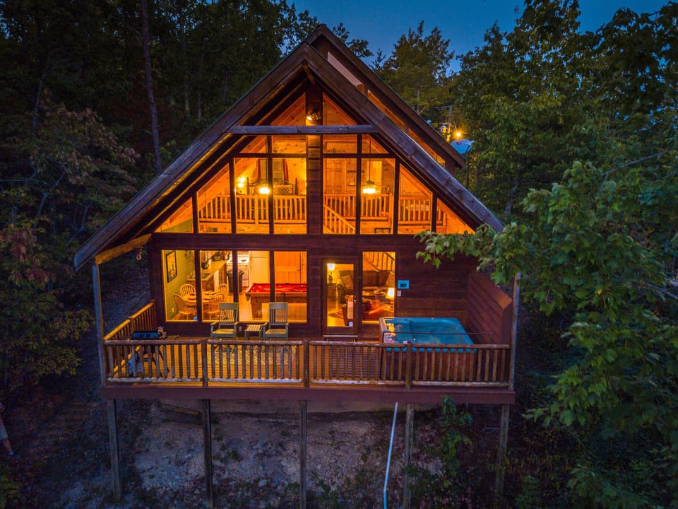 Pigeon Forge Secluded Cabin "A Walk in the Clouds" - Floor to Ceiling Windows and Covered Back Deck