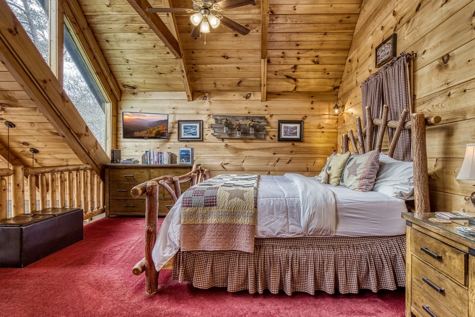 Wears Valley Secluded Cabin "A Walk in the Clouds" - Bedroom with vaulted ceilings