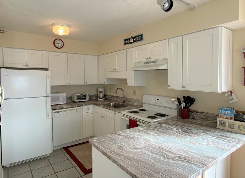 Love that beachy granite!