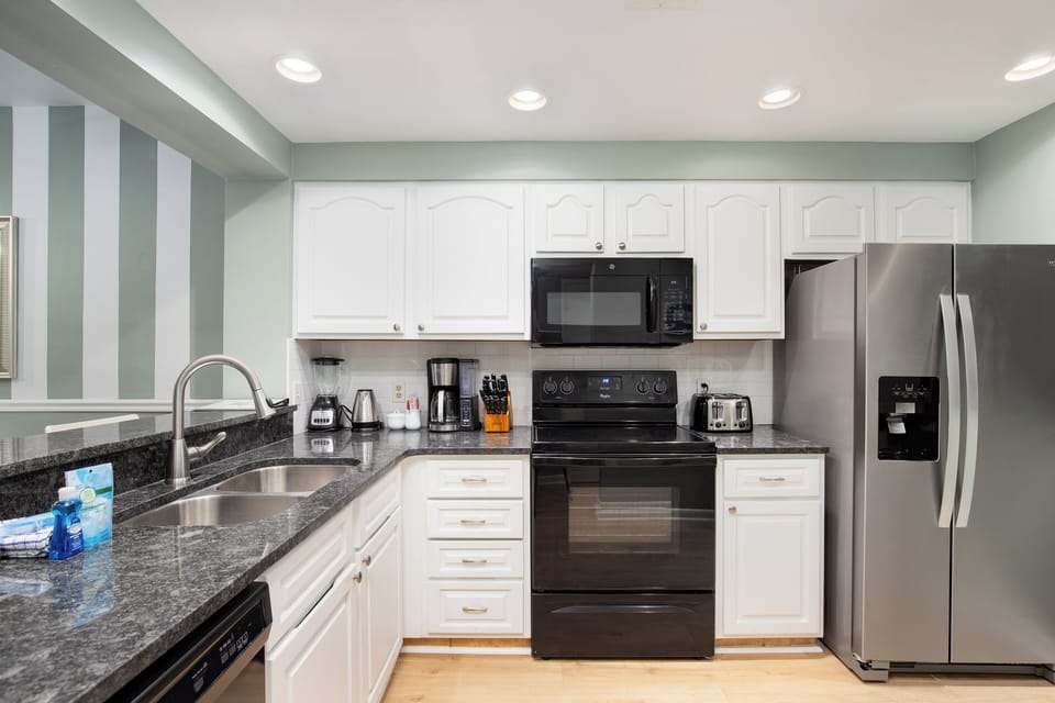Full size kitchen 