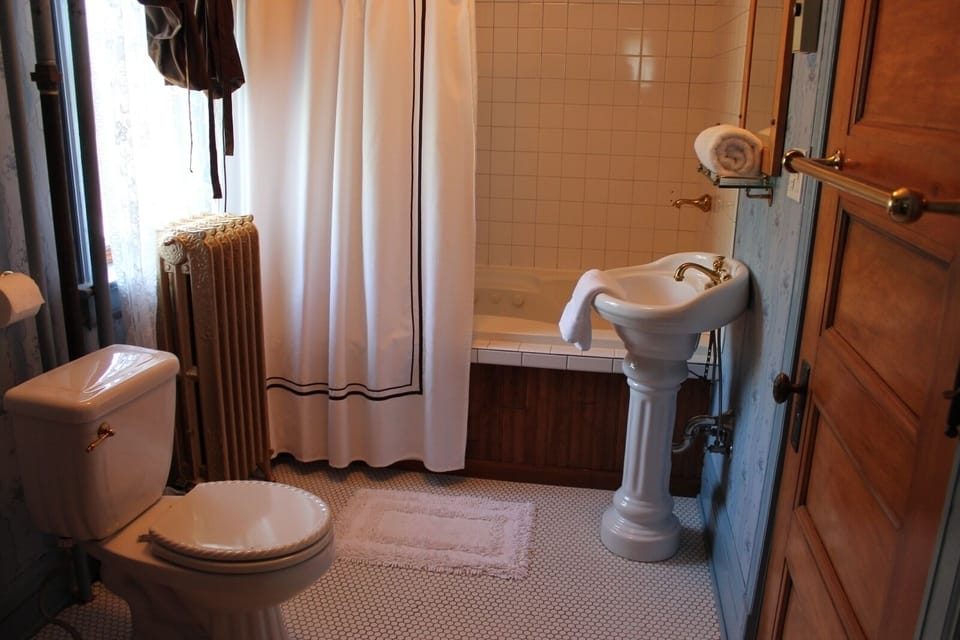 Jacuzzi Suite attached bathroom. 